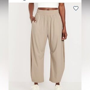 Old Navy High-Waisted SleekTech Barrel Ankle Pants in petite XS Tan/Kakhi